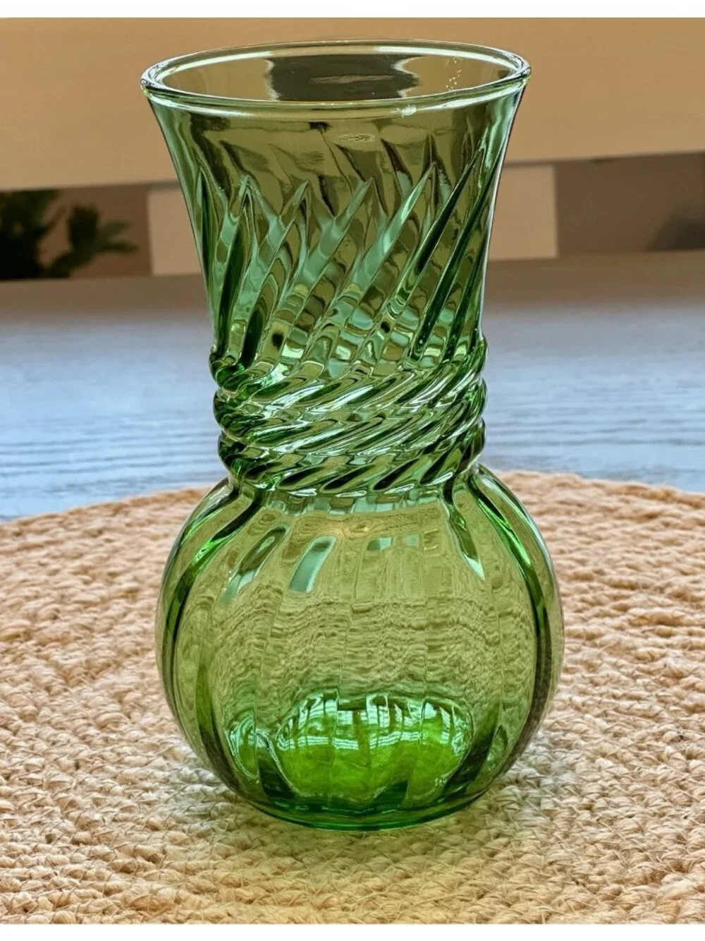 Vintage Indian Glass Vase Emerald Green Optic Swirl Rope Twist 31508 MCM 6.25
